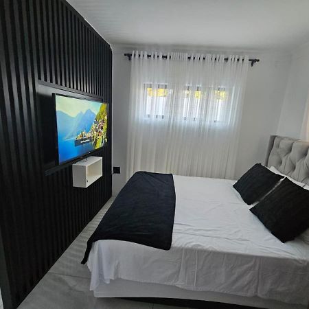 Nicky'S Guest House Roodepoort Ngoại thất bức ảnh