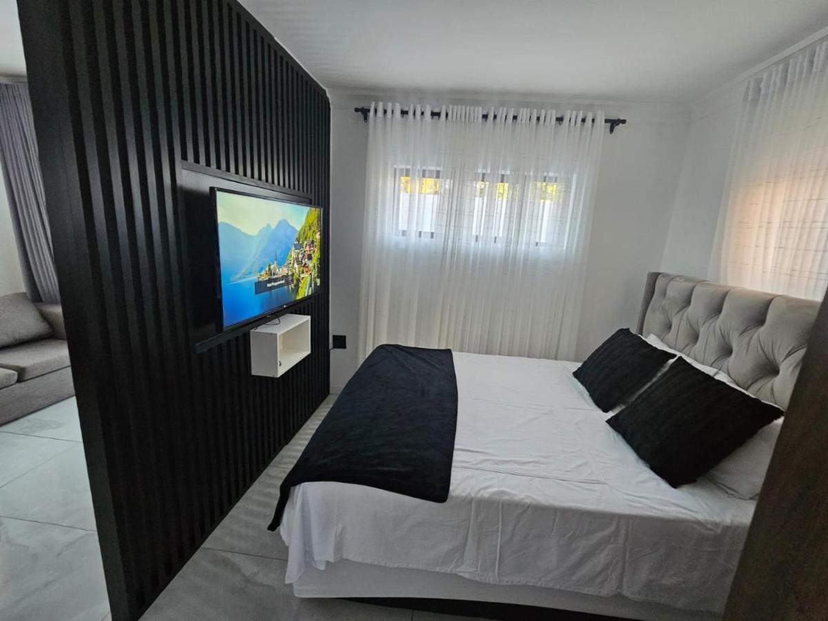 Nicky'S Guest House Roodepoort Ngoại thất bức ảnh